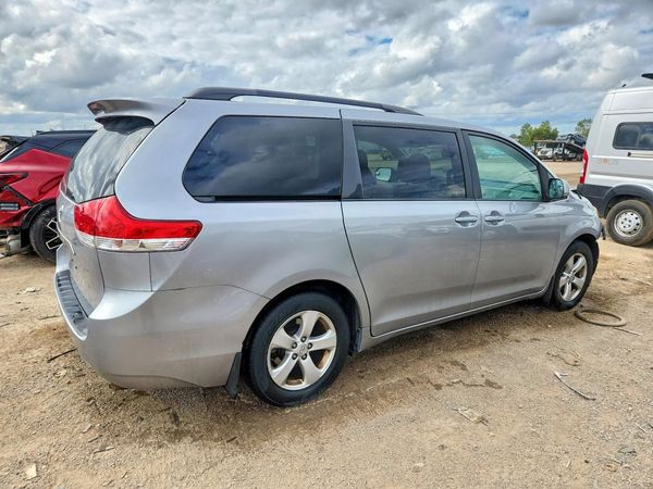 2014 TOYOTA SIENNA — PSRA