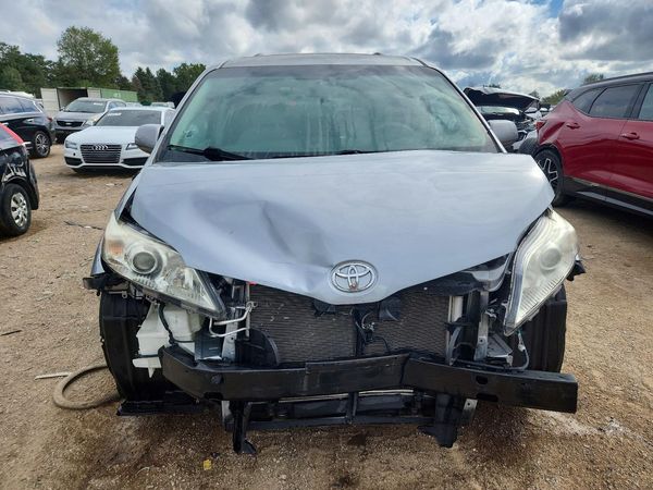2014 TOYOTA SIENNA — DIRF