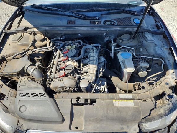 2013 AUDI A5 Premium — Engine bay