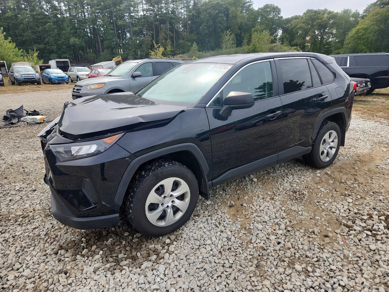 2022 TOYOTA RAV4 LE — Front 3/4