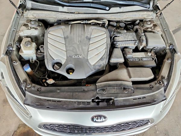2014 KIA CADENZA EX — Engine bay