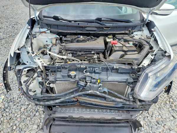 2019 NISSAN ROGUE — Engine bay