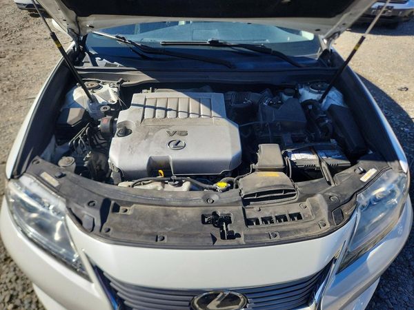 2013 LEXUS ES 350 — Engine bay