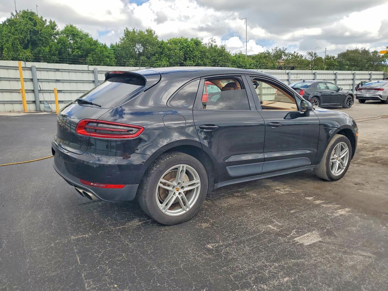 2015 PORSCHE MACAN