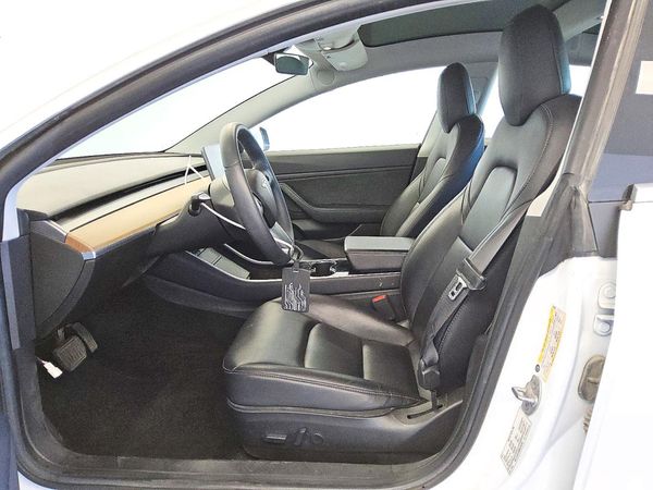 2019 TESLA MODEL 3 — DENT