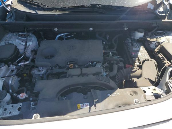 2021 TOYOTA RAV4 XLE — Engine bay