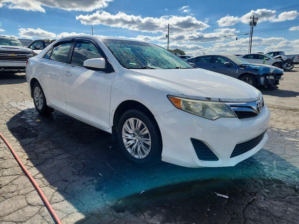 2014 TOYOTA CAMRY — Passenger 3/4