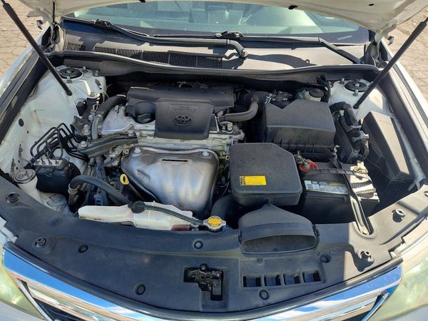 2014 TOYOTA CAMRY — Engine bay