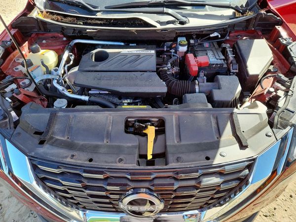 2023 NISSAN ROGUE SV — Engine bay