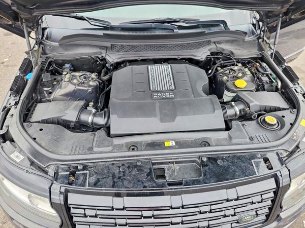 2014 LAND ROVER RANGEROVER SuperCharged — Engine bay