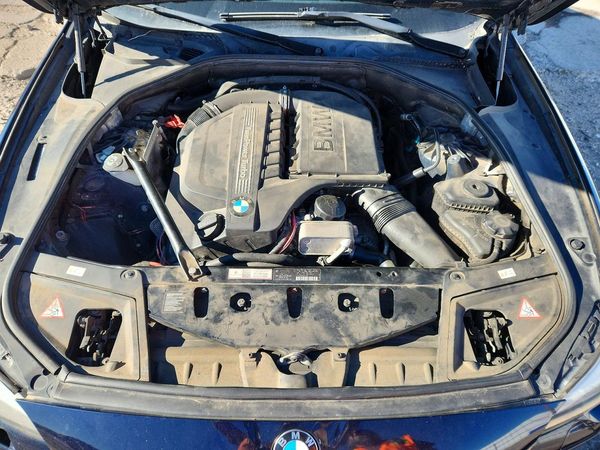 2012 BMW 5 SERIES xDrive — Engine bay