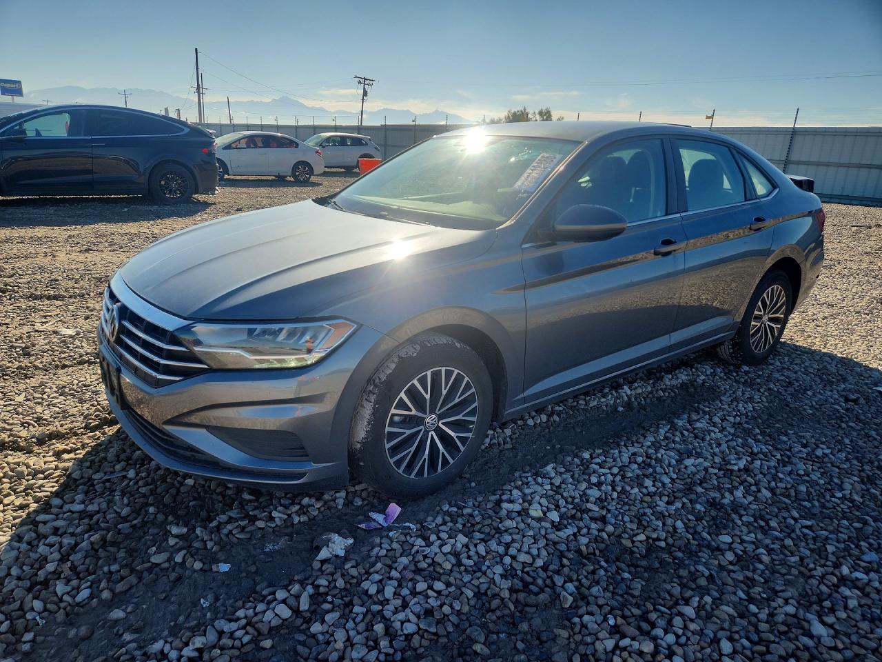 2021 VOLKSWAGEN JETTA S / SE / R-Line — Front 3/4
