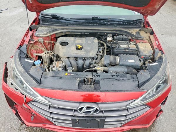 2019 HYUNDAI ELANTRA — Engine bay