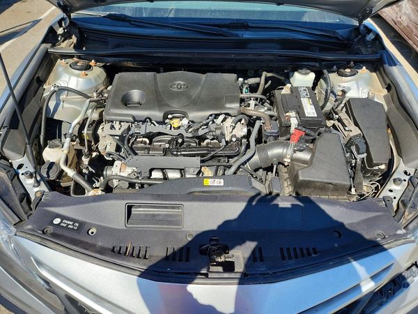 2021 TOYOTA CAMRY SE — Engine bay