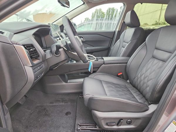 2026 NISSAN ROGUE Platinum — DENT