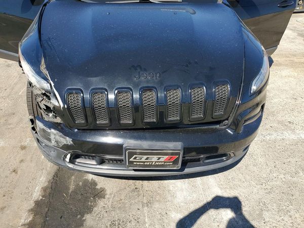 2018 JEEP CHEROKEE — Engine bay