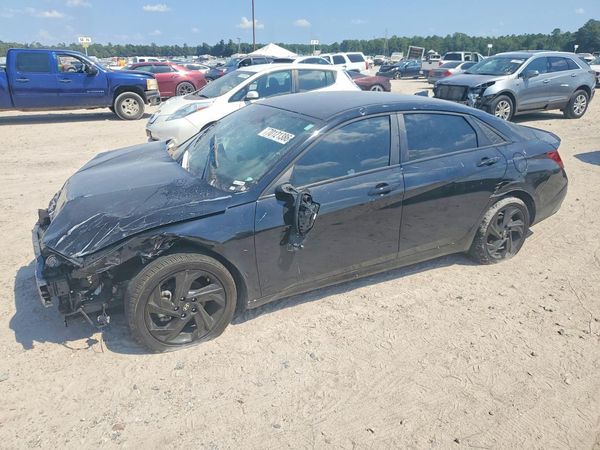 2026 HYUNDAI ELANTRA — Front 3/4