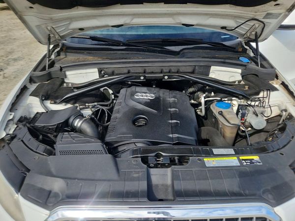 2014 AUDI Q5 — Engine bay
