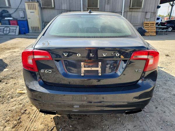 2015 VOLVO S60 Platinum (non R design) — DIRR