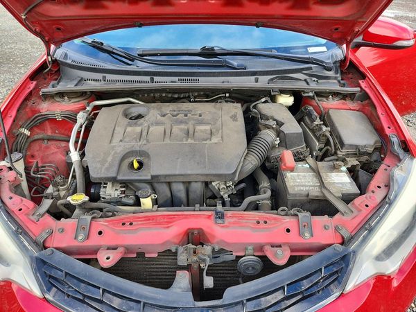 2015 TOYOTA COROLLA L/LE — Engine bay