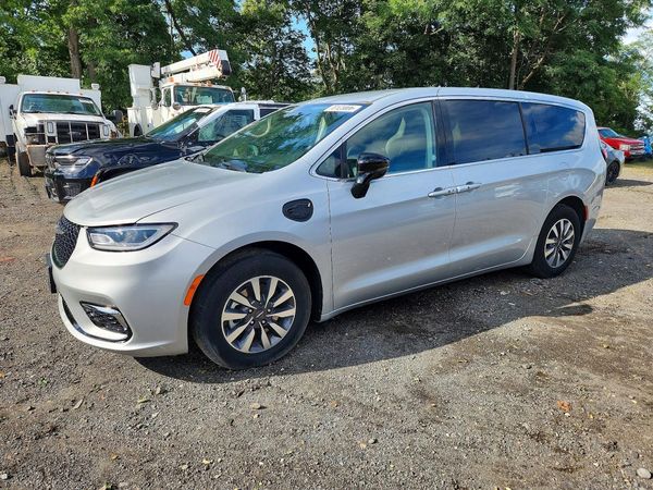 2024 CHRYSLER PACIFICA — DSFA — Front 3/4