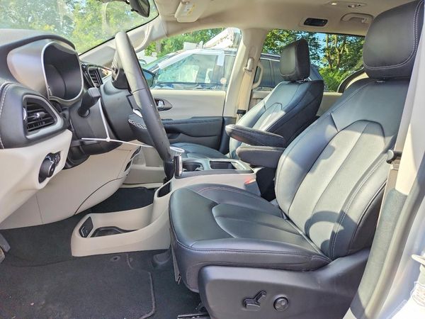 2024 CHRYSLER PACIFICA Select — DENT
