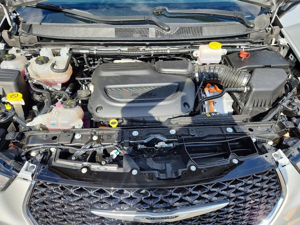 2024 CHRYSLER PACIFICA Select — Engine bay