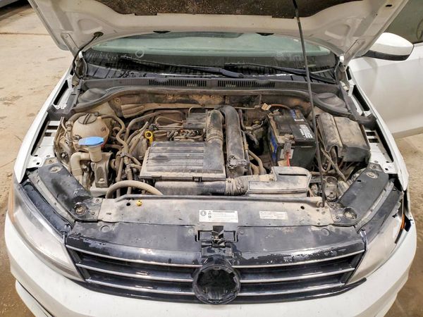 2017 VOLKSWAGEN JETTA S — Engine bay