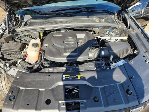 2023 JEEP CHEROKEE — Engine bay