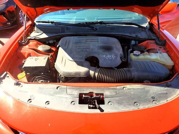 2016 DODGE CHARGER SE — Engine bay