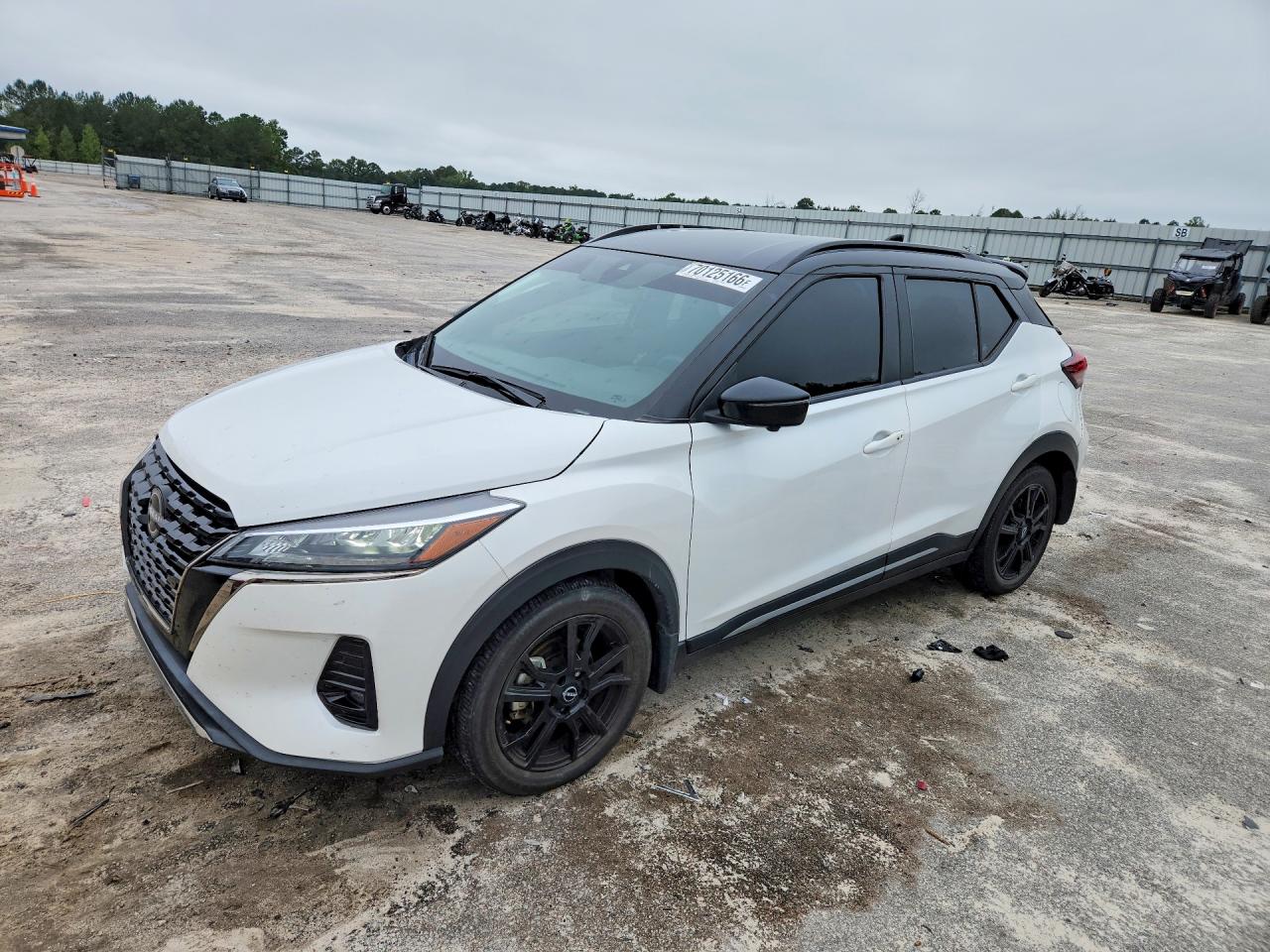 2024 NISSAN KICKS SR — Front 3/4