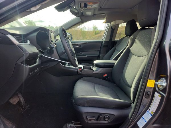 2020 TOYOTA RAV4 XLE — DENT