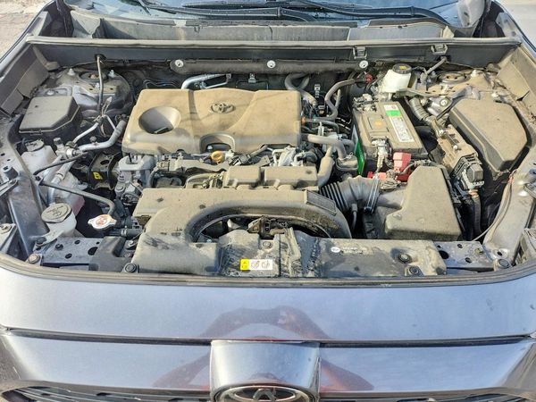 2020 TOYOTA RAV4 XLE — Engine bay