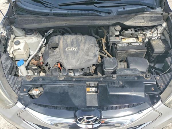 2014 HYUNDAI TUCSON GLS (Middle Level) — Engine bay