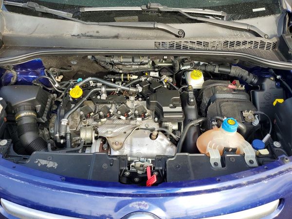 2017 FIAT 500 TREKKING — Engine bay
