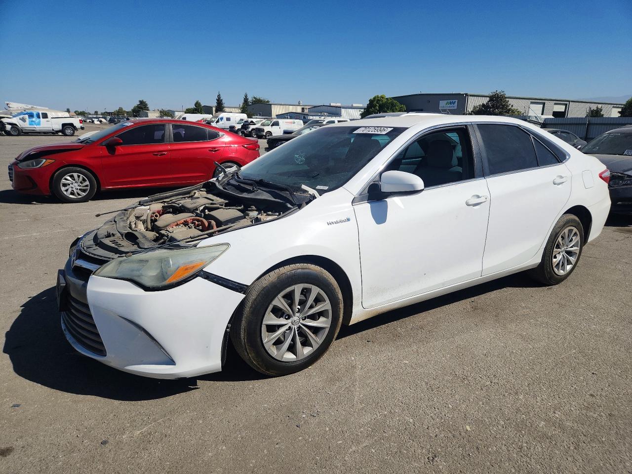 2017 TOYOTA CAMRY SOLA LE/SE/XLE Hybrid — Front 3/4