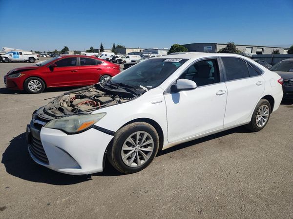2017 TOYOTA CAMRY SOLA LE/SE/XLE Hybrid — Front 3/4