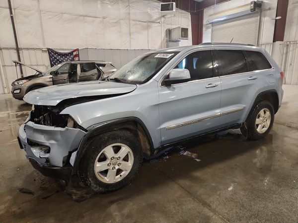 2013 JEEP CHEROKEE Laredo — Front 3/4