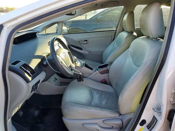 2014 TOYOTA PRIUS — DENT