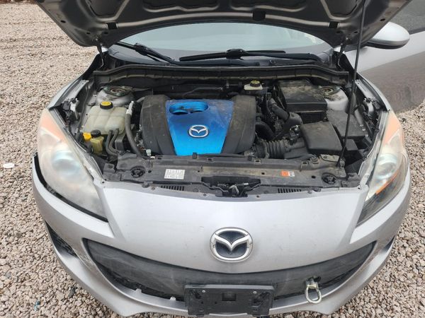 2013 MAZDA 3 Touring/GS — Engine bay
