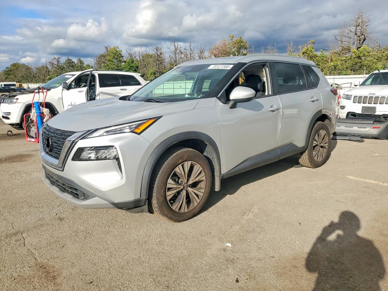 2023 NISSAN ROGUE SV — Front 3/4