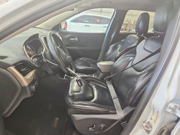 2016 JEEP CHEROKEE Limited — DENT