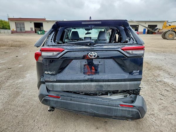 2019 TOYOTA RAV4 XLE Premium — DIRR