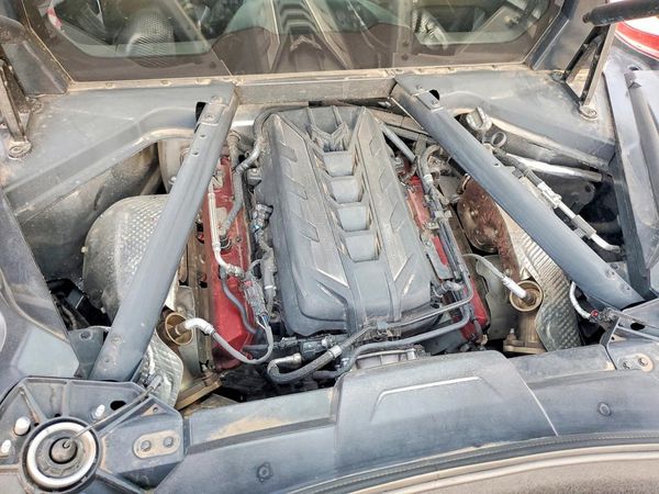 2025 CHEVROLET CORVETTE Standard 1LT — Engine bay