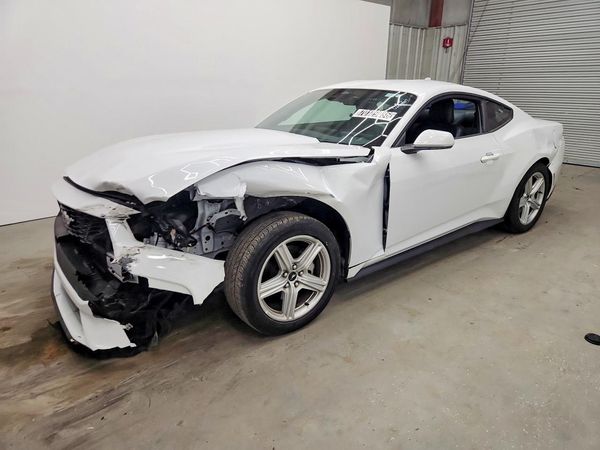 2026 FORD MUSTANG I4 — Front 3/4