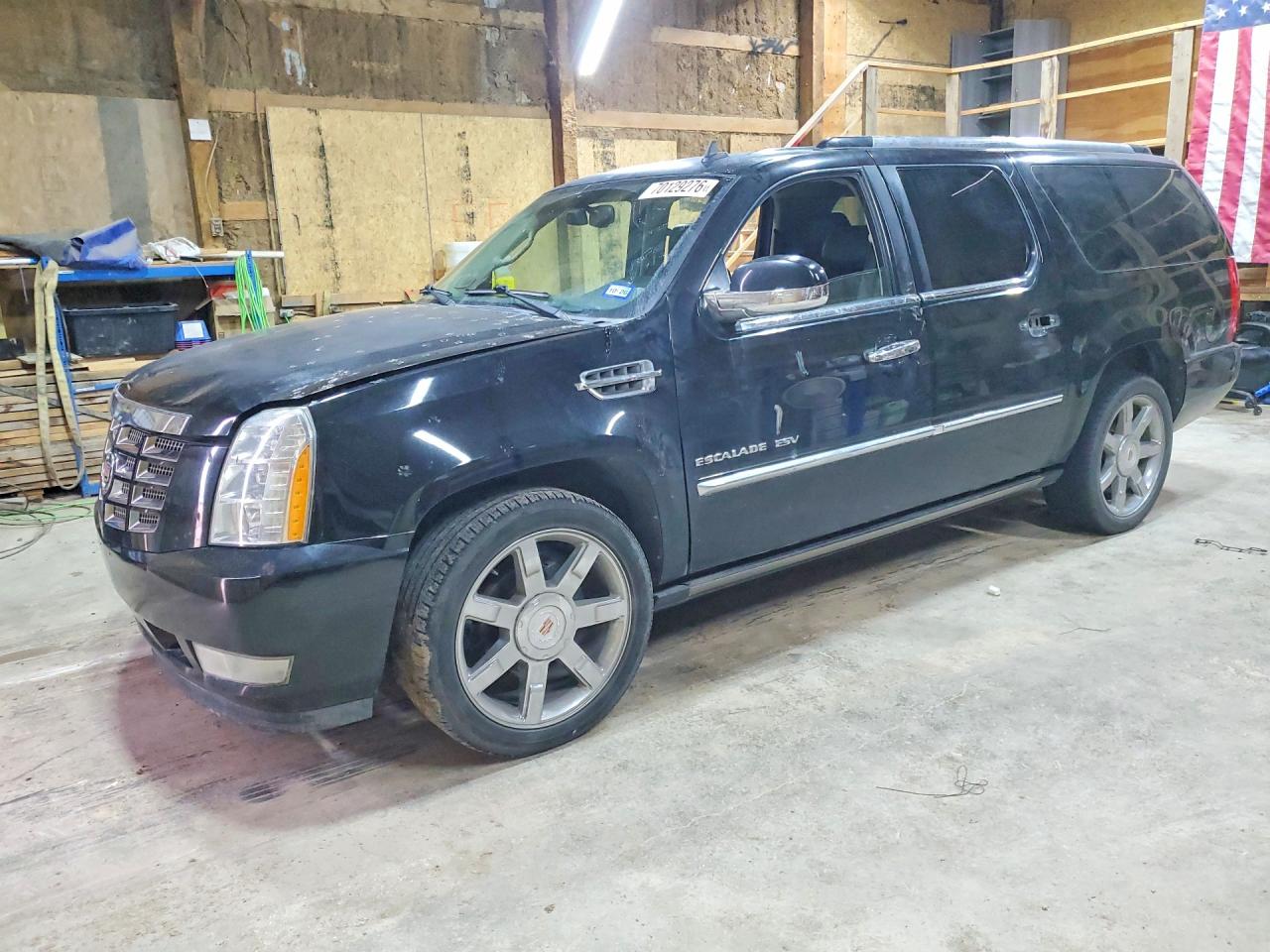 2013 CADILLAC ESCALADE ESV Luxury — Front 3/4