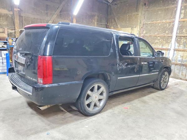 2013 CADILLAC ESCALADE ESV Luxury — PSRA