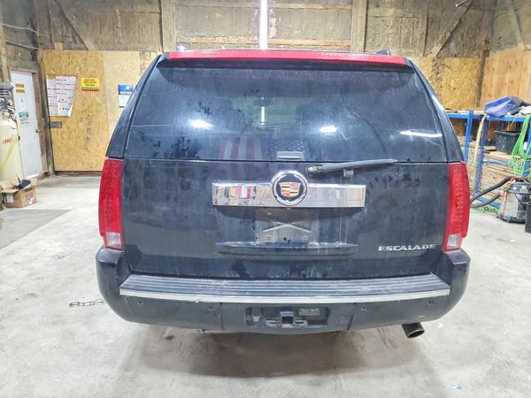 2013 CADILLAC ESCALADE ESV Luxury — DIRR