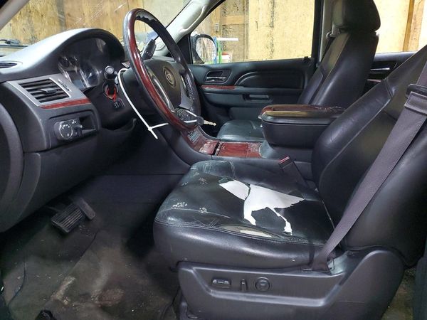 2013 CADILLAC ESCALADE ESV Luxury — DENT