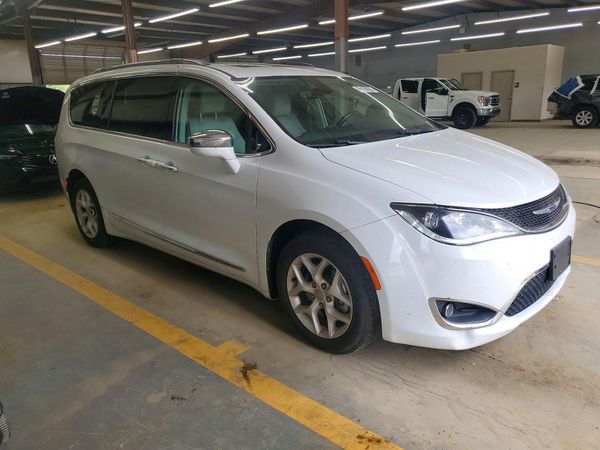 2020 CHRYSLER PACIFICA Limited — Passenger 3/4